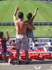 Wenn der Vater mit dem Sohne: im Stadion von San Lorenzo. Wenn der Vater mit dem Sohne: im Stadion von San Lorenzo.