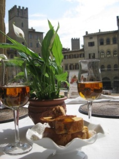 Kulinarisches Stilleben in der geschichtsträchtigen Stadt Arezzo: Foto: Heiner Sieger