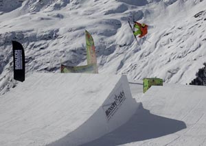 Der „O’Neill Kirschbaum Battle 2012“ findet am 17. und 18. März am Rendl in St. Anton am Arlberg statt. Foto: www.simon-vanhal.com Der „O’Neill Kirschbaum Battle 2012“ findet am 17. und 18. März am Rendl in St. Anton am Arlberg statt. Foto: www.simon-vanhal.com