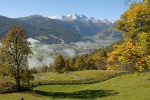 Noch liegt leichter Nebel im Tal. Auch im Herbst hat der Lungau seine Reize. - Foto: Ferienregion Lungau