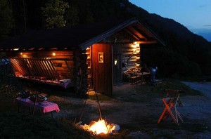 BrandAuch die Romantik – hier eine Almhütte in der Nähe des Hotels – kommt nicht zu kurz. Auch die Romantik – hier eine Almhütte in der Nähe des Hotels – kommt nicht zu kurz.