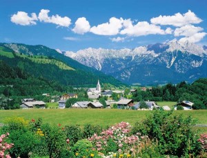 Die Ortschaft Leogang ist eingebettet in eine herrliche Gebirgslandschaft. - Foto: Saalfelden-Leogang-Touristik