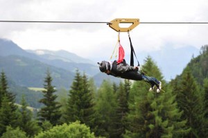 Der Flug mit dem Flying Fox ist nichts für Angsthasen. - Foto: Claudia Hagen