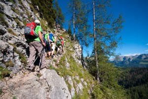 Auf geht's zur 24-Stunden-Wanderung beim Berchtesgadener Land Wanderfestival. Foto: Liedtke & Kern/ grassl eps