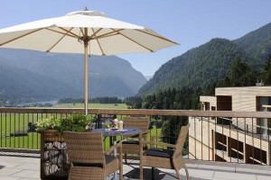 Auf dem Dach des Hotels zählt die Bar “Himmelnah” zu den Highlights des Hauses. Auf dem Dach des Hotels zählt die Bar “Himmelnah” zu den Highlights des Hauses.