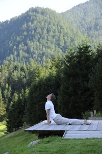 Yoga-Übungen gehören zum morgendlichen Standardprogramm dazu; Vitalcoach Lukas ist ein Meister seines Fachs. Yoga-Übungen gehören zum morgendlichen Standardprogramm dazu; Vitalcoach Lukas ist ein Meister seines Fachs.