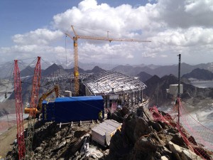 Mit einem gigantischen Aufwand wurde die Bergstation der neuen Wildspitzbahn errichtet.