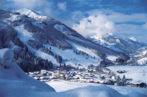 Die Wintersaison kann beginnen - der Skizirkus Saalbach-Hinterglemm-Leogang ist gerüstet. - Foto: Edward Groeger