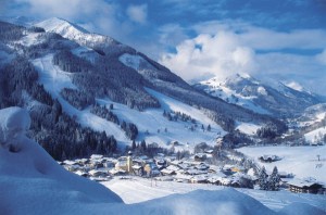 Die Wintersaison kann beginnen - der Skizirkus Saalbach-Hinterglemm-Leogang ist gerüstet. - Foto: Edward Groeger Die Wintersaison kann beginnen - der Skizirkus Saalbach-Hinterglemm-Leogang ist gerüstet. - Foto: Edward Groeger