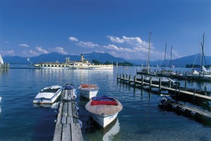 Mit dem Elektro-Boot auf dem Chiemsee schippern ist ein besonderer Genuss. - Foto: Priener Tourismus GmbH