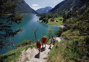 Ein See wie gemalt, und für Wanderer wie geschafften - der Achensee.