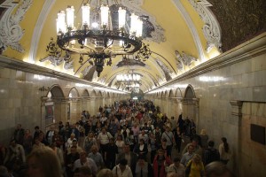 Ballsaalgleich: die U-Bahn-Stationen in Moskau. Foto: Kathrin Schierl