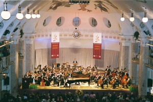 „Südtirol Classic Festival“ in der Jugendstil-Atmosphäre des Meraner Kurhauses, nur wenige Autominuten von Schenna entfernt. - Foto: Meraner Musikwochen