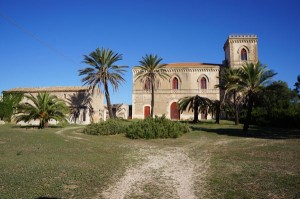 Die Villa Calapiano ist Schauplatz in Andrea Camilleris Roman „Die Form des Wassers“. 