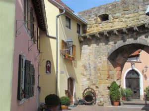 Die Winzerorte an der Weinstraße – einladend sind sie alle.