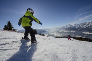 Kinder lernen spielerisch das Skifahren - und das auch noch gratis. - Foto: Silberregion Karwendel