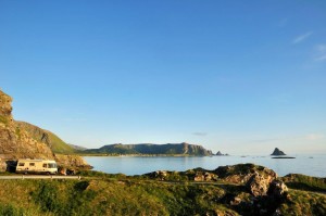 Andøya, Kleivodden und Blick auf Bleik. - Foto: Steinar Skaar