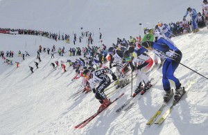 Nach dem Startschuss gibt’s kein Halten mehr bei den Teilnehmern des „Weißen Rausch“. - Foto: TVB St. Anton am Arlberg/Josef Mallaun