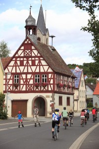 Über 45 km Fröhlichkeit für Radfahrer und Inliner sind beim „15. Autofreien Sonntag“ im „Lieblichen Taubertal“ am 3. August garantiert. - Foto: Tourismusverband "Liebliches Taubertal"/Peter Frischmuth 