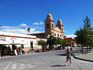 Iglesia Nuestra Senora del Rosario von der Plaza San Martin, Cafayate.