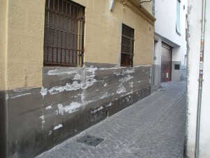 Spuren an der Fassade. Foto: Raja Kraus