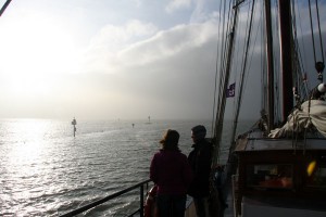 Nebel hüllt das Wattenmeer vor Terschelling in einen geheimnisvollen Schleier.