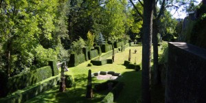 Ein Idyll der Ruhe ist der prächtig angelegte Burgpark. - Foto: Goswin v. Mallinckrodt 