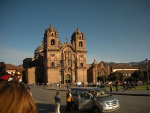 Die Plaza de Armas ist der zentrale Treffpunkt in Cusco, wo viele Feste stattfinden