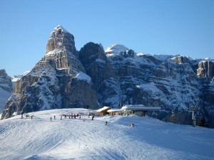 Schroff und unnahbar sind die Gipfel, hier der Sassongher.