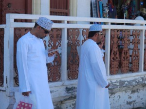 Immer auf dem neuesten Stand - die arabische Bevölkerung will bestens informiert sein. - Foto: Dieter Warnick