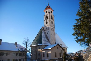 Die Pfarrkirche zu den Heiligen Ulrich und Wolfgang wurde vor über 500 Jahren errichtet. – Foto: Helene Thaler