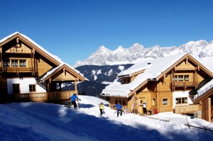 Blick vom Almdorf Reiteralm auf den Dachstein. Reizvoll im Winter ...