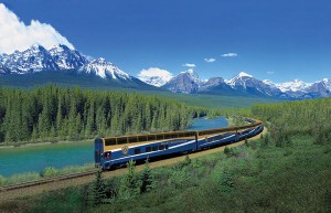 Fahrt mit dem Rocky Mountaineer durch grandiose Landschaften. Foto: Rocky Mountaineer / Uschi Liebl PR