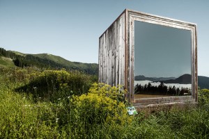 Neu - die fünfte Erlebnisdimension am Berg - Kunst & Kultur. Präsentiert von den Besten Österreichischen Sommer-Bergbahnen. Das Foto zeigt Artbox 2001“ von Max M. Seibald. - Foto: Schmittenhöhebahn Zell am See