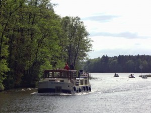 Hausboot-Gruß auf der Mecklenburgischen Seenplatte! Foto: Schiegl