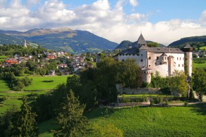 Das Ziel ist fast erreicht, Schloss Prösels in Reichweite. - Foto: Tourismusverein Tiers