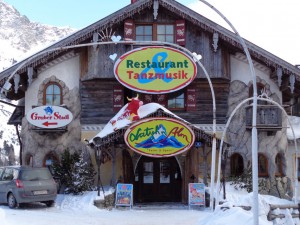 Apres Ski wird in Obertauern ganz groß geschrieben; in der Latschn-Alm kann bis 2 Uhr nachts gefeiert werden. – Foto: Dieter Warnick