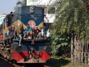Zugfahren in Bangladesch.