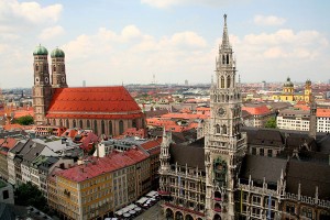 Die Münchner Altstadt - Richtung Frauenkirche vom Alten Peter. Foto: David Kostner | flickr.com | CC BY-SA 2.0 DE