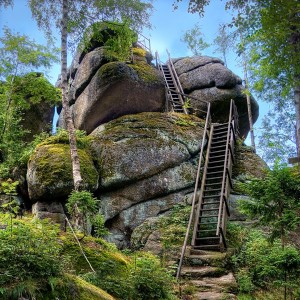 Jetzt kann man via QR-Codes multimedial durchs Fichtelgebirge streifen, hier der Prinzenfelsen. - Foto: Gerd Syha