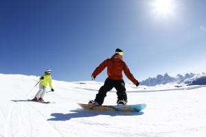 Alpinfahrer und Snowboarder finden auf den Pisten der Alpe Lusia beste Bedingungen vor. - Foto: Ralf Brunel