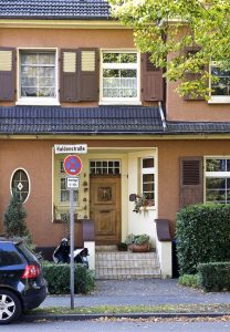 Ein Reihenhaus auf der Haldenstraße im fast ursprünglichen Zustand.