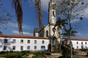 Im Kloster entspannen neben wenigen Touristen Paare und Familien aus Belo Horizonte.