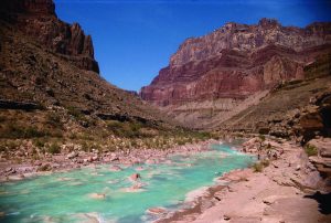 Eine spektakuläre Aussicht bietet sich den Wanderern bei einer Tour durch den Grand-Canyon. - Foto: Arizona Office of Tourism