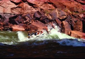 Rafting im Grand Canyon lässt das Adrenalin in die Adern schießen. - Foto: Arizona Office of Tourism