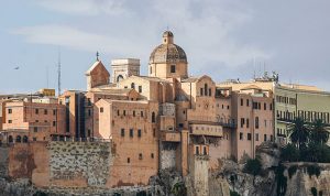 Die Kathedrale von Cagliari. Foto: Martin Kraft (photo.martinkraft.com) Lizenz: CC BY-SA 3.0 via Wikimedia Commons