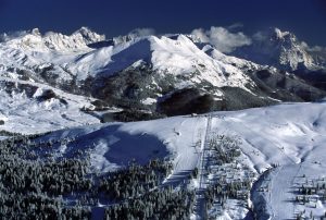 Schneebedeckte Berge wohin das Auge reicht. - Foto: Dolomiti Superski