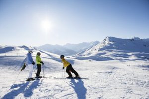 Die verschneite Märchenlandschaft des nahe gelegenen, sonnenverwöhnten Skigebietes Rosskopf-Sterzig Skigebiets ist ein Muss für Aktiv-Urlauber.