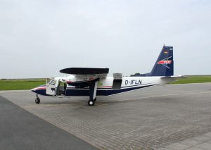 Neben den Inselfliegern (Bild) bedient auch die OFD den Verkehr zu den Inseln oder auch zwischen den Inseln. Dieses Foto zeigt das Flugzeug vom Typ BN 2 Britten Norman "Islander". Es hat zweimal 300 PS und verfügt über neun Sitzplatze. - Foto: Katja Benke