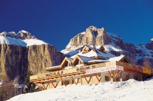 Das Rifugio Ciampolin lädt zu einer zünftigen Einkehr.